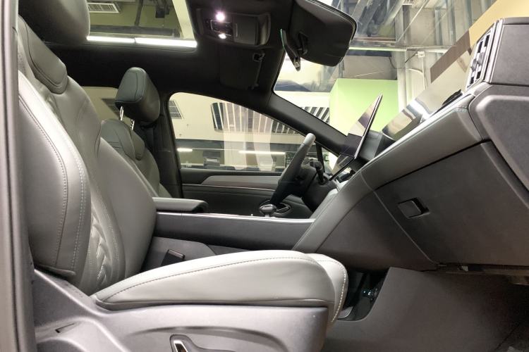 Used BYD Song L DM-i 2025 Intelligent Driving Version 112 km Beyond-Range Type Interior 4