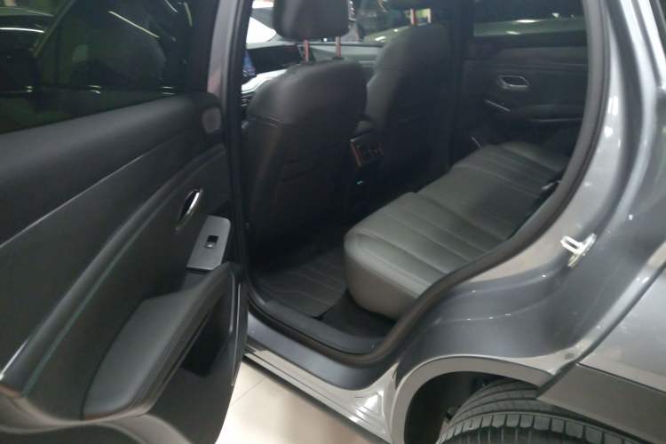 Used BYD Song L DM-i 2025 Intelligent Driving Version 112 km Leading Trim Interior 4