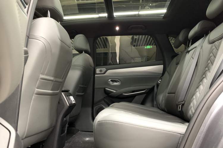 Used BYD Song L DM-i 2025 Intelligent Driving Version 112 km Beyond-Range Type Interior 5