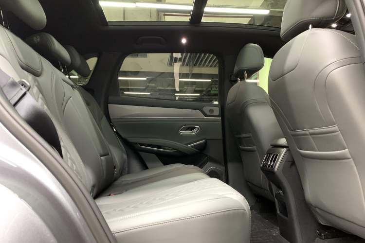 Used BYD Song L DM-i 2025 Intelligent Driving Version 112 km Beyond-Range Type Interior 6