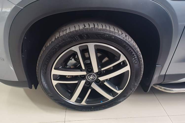 Used BYD Song L DM-i 2025 Intelligent Driving Version 112 km Leading Trim Left Front Wheel Hub