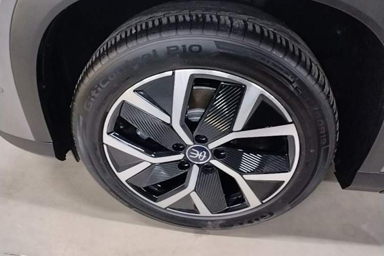 Used BYD Song L DM-i 2025 Intelligent Driving Version 160 km Beyond-Range Type Left Front Wheel Hub