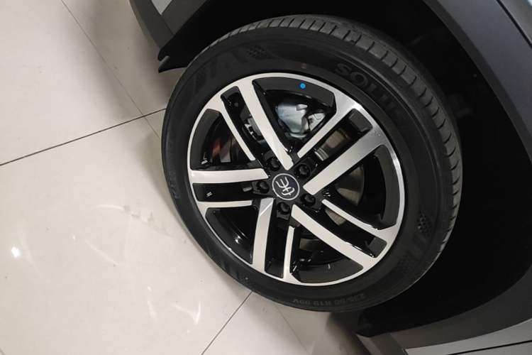 Used BYD Song L DM-i 2025 Intelligent Driving Version 112 km Beyond-Range Type Left Front Wheel Hub
