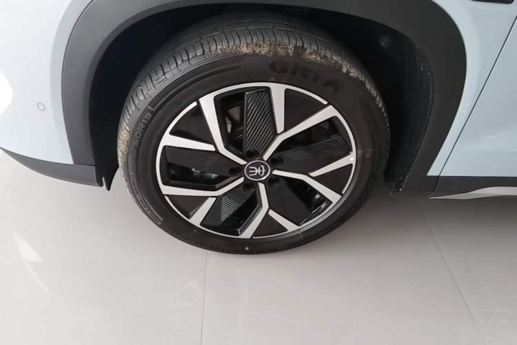 Used BYD Song L DM-i 2025 Intelligent Driving Version 160 km Beyond-Range Type Left Front Wheel Hub