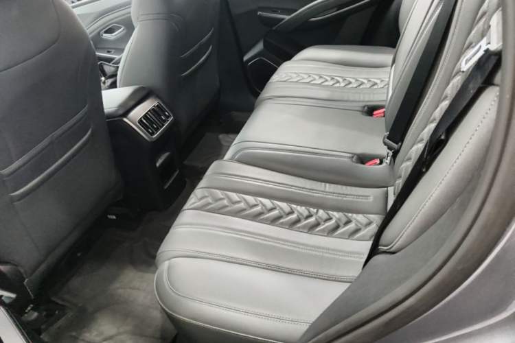 Used BYD Song L DM-i 2025 Intelligent Driving Version 160 km Beyond-Range Type Left Rear Seat