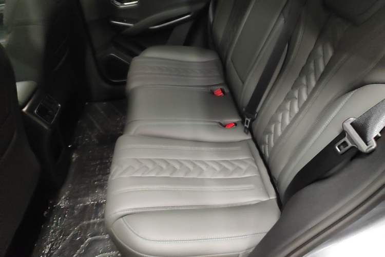 Used BYD Song L DM-i 2025 Intelligent Driving Version 112 km Beyond-Range Type Left Rear Seat
