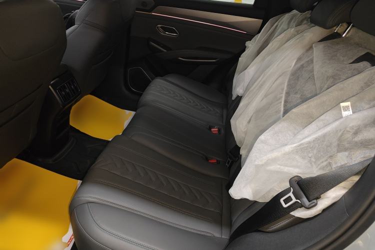 Used BYD Song L DM-i 2025 Intelligent Driving Version 112 km Beyond-Range Type Left Rear Seat