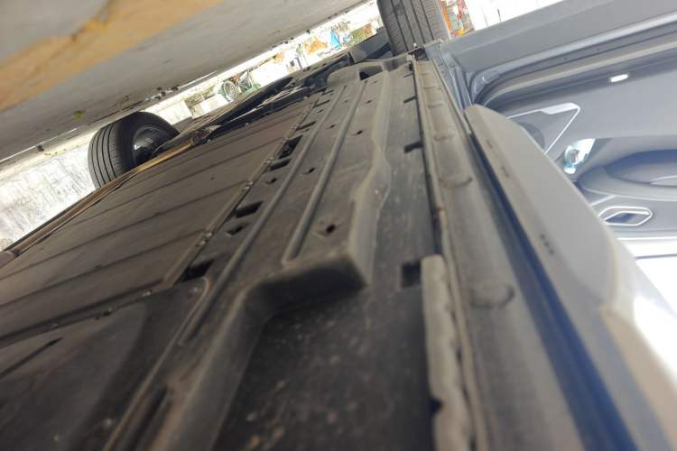 Used BYD Song L DM-i 2025 Intelligent Driving Version 160 km Beyond-Range Type Left Side Sill
