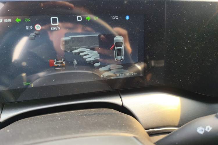 Used BYD Song L DM-i 2025 Intelligent Driving Version 112 km Beyond-Range Type Odometer Close Up