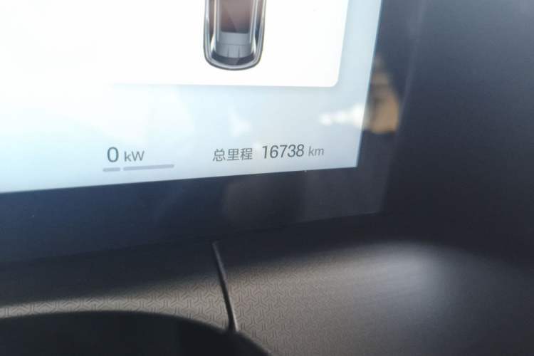 Used BYD Song L DM-i 2025 Intelligent Driving Version 112 km Beyond-Range Type Odometer Close Up