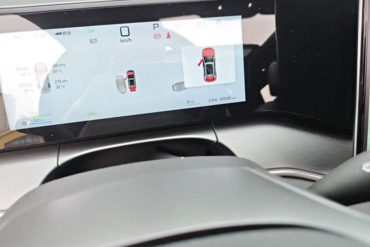 Used BYD Song L DM-i 2025 Intelligent Driving Version 112 km Beyond-Range Type Odometer Close Up