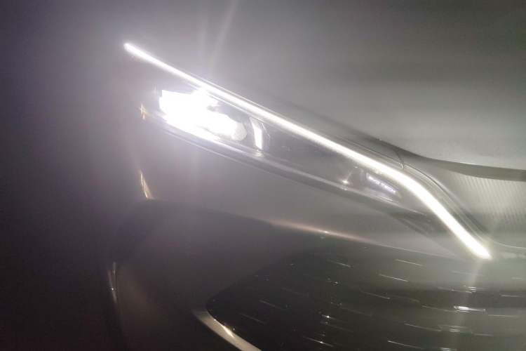 Used BYD Song L DM-i 2025 Intelligent Driving Version 112 km Beyond-Range Type Right Front Headlight