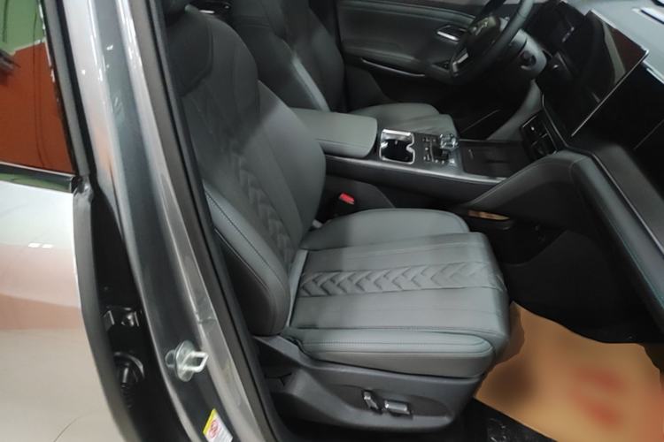 Used BYD Song L DM-i 2025 Intelligent Driving Version 112 km Beyond-Range Type Right Front Seat