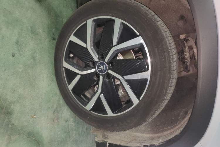 Used BYD Song L DM-i 2025 Intelligent Driving Version 160 km Beyond-Range Type Right Front Wheel Hub