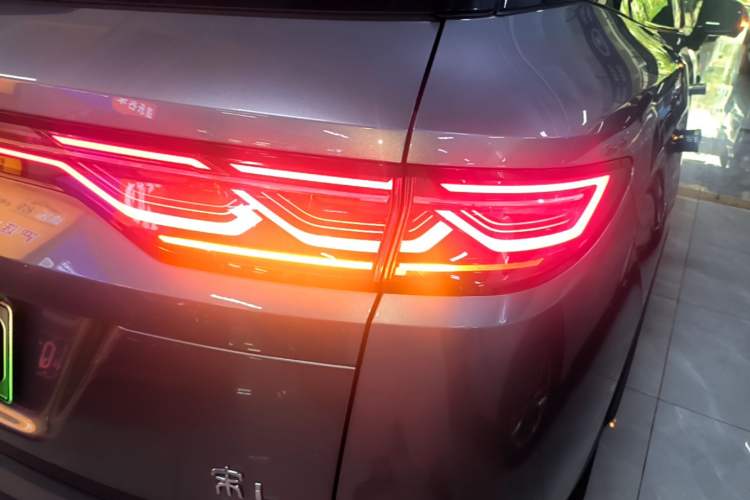 Used BYD Song L DM-i 2025 Intelligent Driving Version 112 km Beyond-Range Type Right Rear Taillight