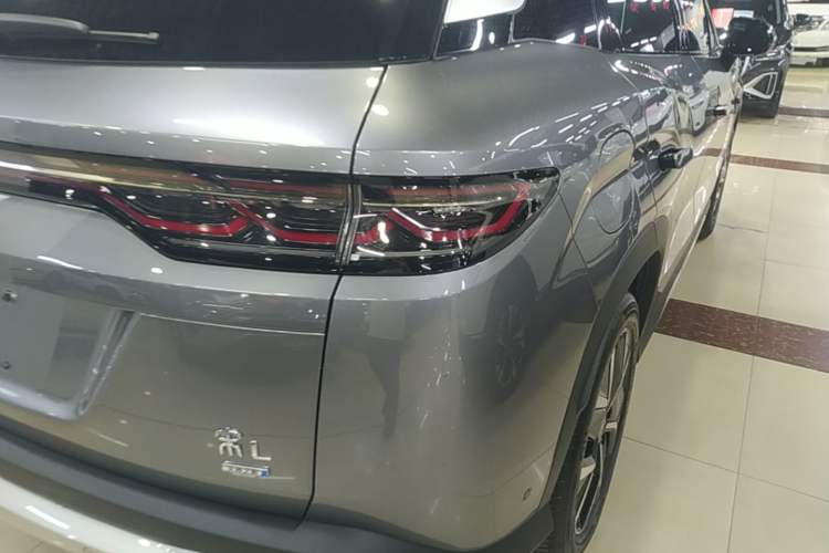 Used BYD Song L DM-i 2025 Intelligent Driving Version 160 km Beyond-Range Type Right Rear Taillight
