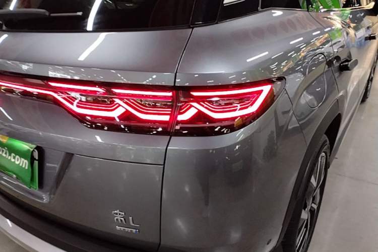 Used BYD Song L DM-i 2025 Intelligent Driving Version 160 km Beyond-Range Type Right Rear Taillight