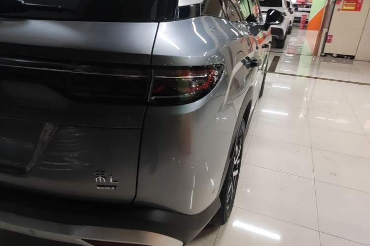 Used BYD Song L DM-i 2025 Intelligent Driving Version 112 km Beyond-Range Type Right Rear Taillight