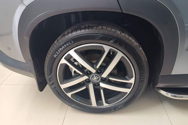 Used BYD Song L DM-i 2025 Intelligent Driving Version 112 km Leading Trim Right Rear Wheel Hub