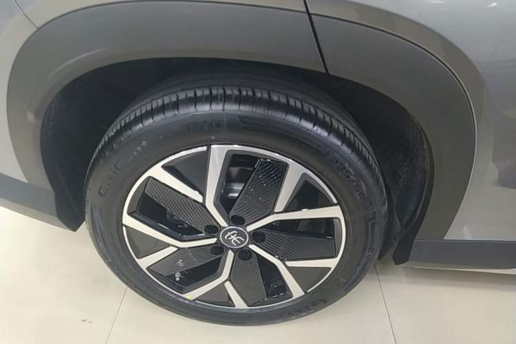 Used BYD Song L DM-i 2025 Intelligent Driving Version 160 km Beyond-Range Type Right Rear Wheel Hub