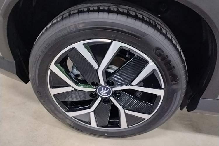 Used BYD Song L DM-i 2025 Intelligent Driving Version 160 km Beyond-Range Type Right Rear Wheel Hub