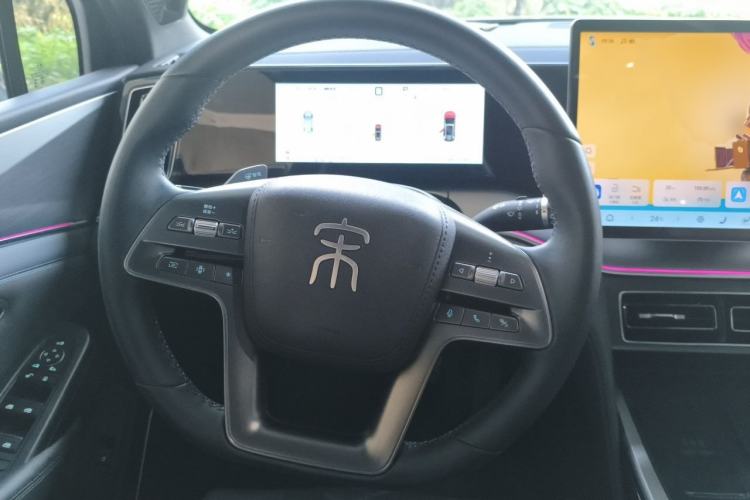 Used BYD Song L DM-i 2025 Intelligent Driving Version 112 km Beyond-Range Type Steering Wheel