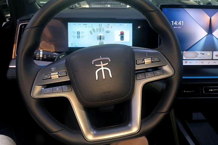 Used BYD Song L DM-i 2025 Intelligent Driving Version 112 km Beyond-Range Type Steering Wheel