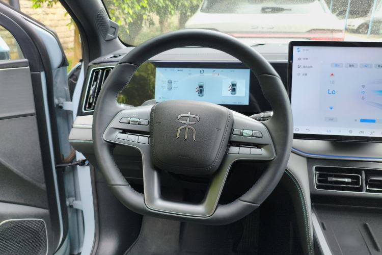 Used BYD Song L DM-i 2025 Intelligent Driving Version 160 km Beyond-Range Type Steering Wheel