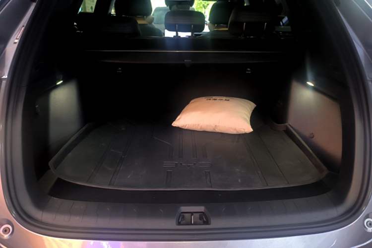 Used BYD Song L DM-i 2025 Intelligent Driving Version 112 km Beyond-Range Type Trunk