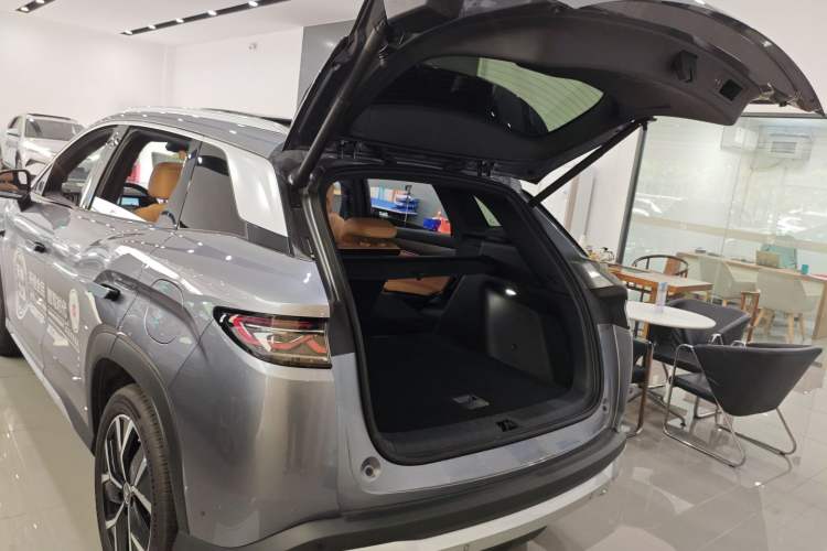 Used BYD Song L DM-i 2025 Intelligent Driving Version 160 km Beyond-Range Type Trunk