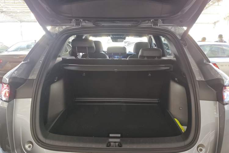 Used BYD Song L DM-i 2025 Intelligent Driving Version 160 km Beyond-Range Type Trunk