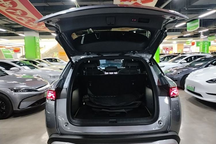 Used BYD Song L DM-i 2025 Intelligent Driving Version 160 km Beyond-Range Type Trunk