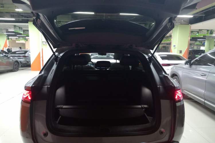Used BYD Song L DM-i 2025 Intelligent Driving Version 112 km Leading Trim Trunk