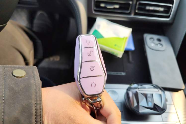 Used BYD Song L DM-i 2025 Intelligent Driving Version 112 km Beyond-Range Type Vehicle Key