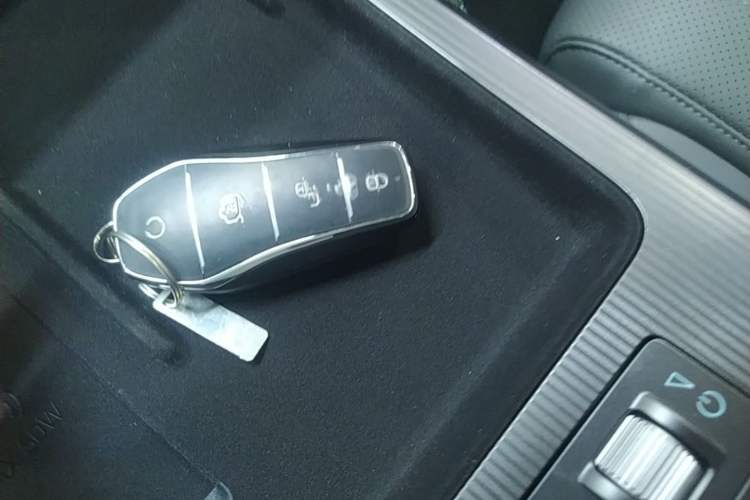 Used BYD Song L DM-i 2025 Intelligent Driving Version 160 km Beyond-Range Type Vehicle Key