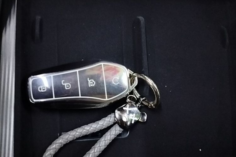 Used BYD Song L DM-i 2025 Intelligent Driving Version 160 km Beyond-Range Type Vehicle Key