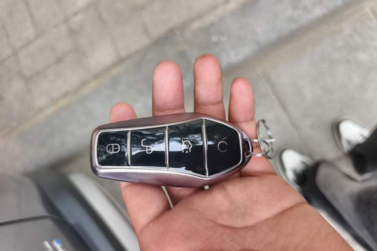 Used BYD Song L DM-i 2025 Intelligent Driving Version 112 km Leading Trim Vehicle Key