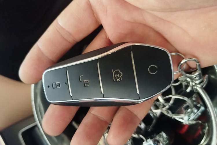 Used BYD Song L DM-i 2025 Intelligent Driving Version 160 km Beyond-Range Type Vehicle Key