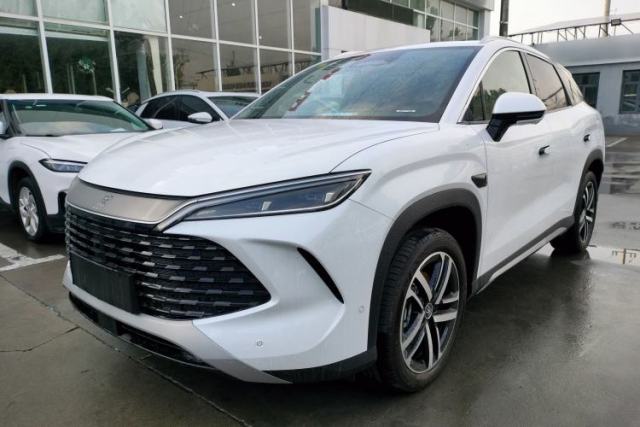 Używany BYD Song L DM-i 2025 Intelligent Driving Version 112 km Leading Trim