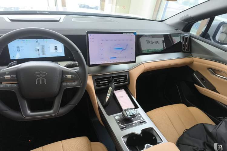 Used BYD Song L DM-i 2025 Intelligent Driving Version 112 km Leading Trim Audio And AC Panel