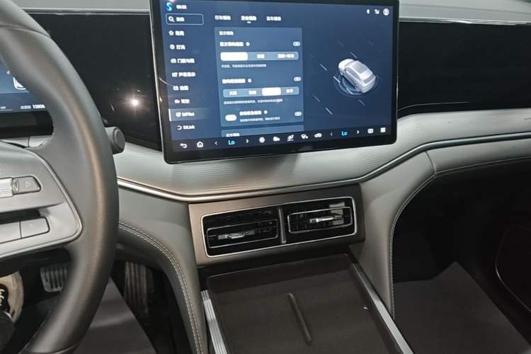 Used BYD Song L DM-i 2025 Intelligent Driving Version 112 km Leading Trim Audio And AC Panel