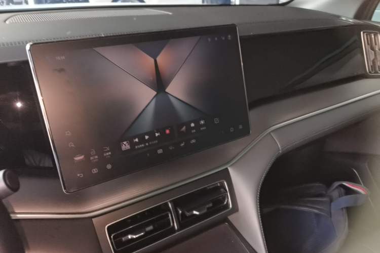 Used BYD Song L DM-i 2025 Intelligent Driving Version 112 km Leading Trim Audio And AC Panel