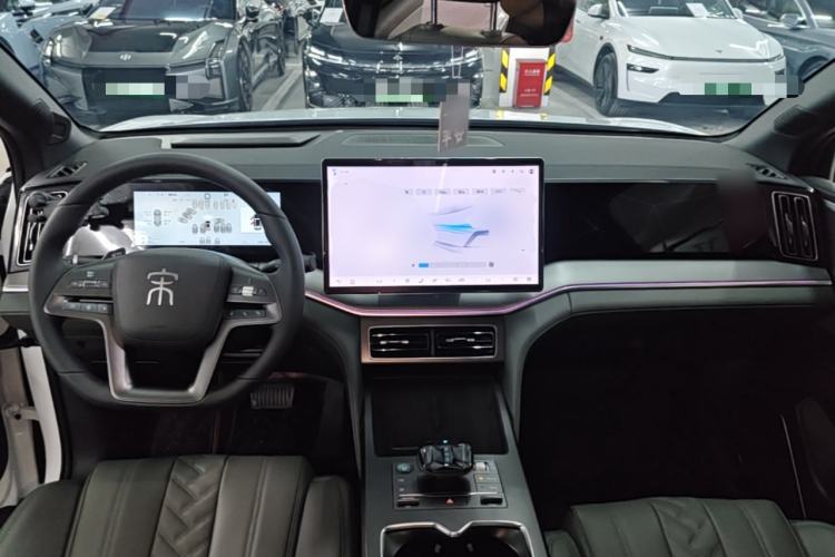 Used BYD Song L DM-i 2025 Intelligent Driving Version 160 km Beyond-Range Type Center Console