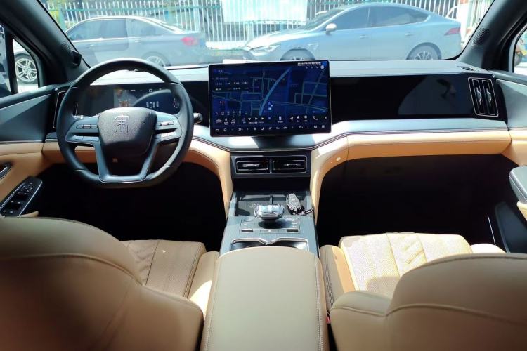 Used BYD Song L DM-i 2025 Intelligent Driving Version 160 km Beyond-Range Type Center Console