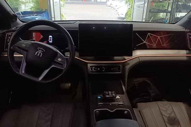 Used BYD Song L DM-i 2025 Intelligent Driving Version 160 km Beyond-Range Type Center Console