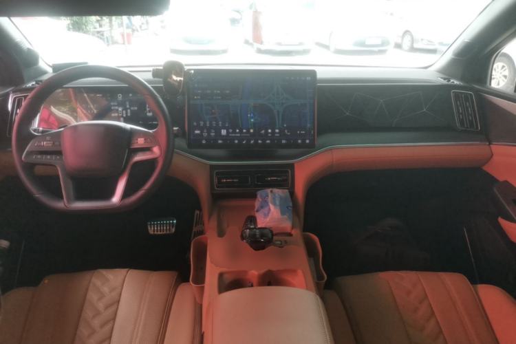 Used BYD Song L DM-i 2025 Intelligent Driving Version 160 km Beyond-Range Type Center Console
