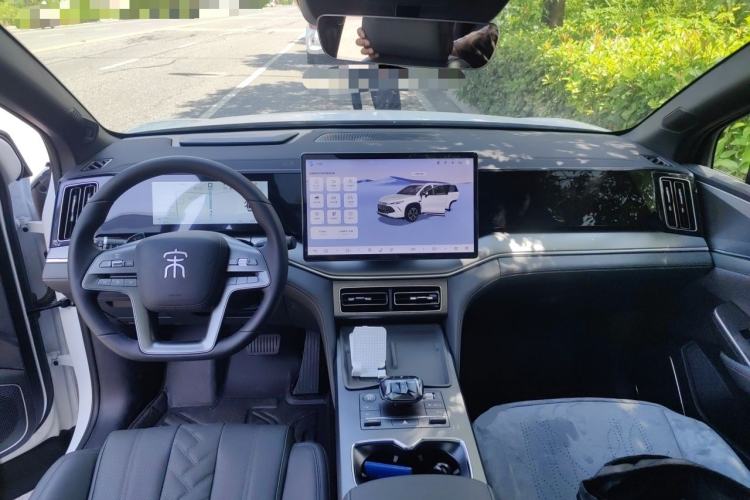 Used BYD Song L DM-i 2025 Intelligent Driving Version 160 km Beyond-Range Type Center Console