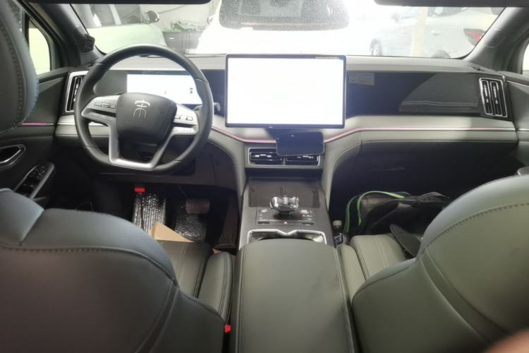 Used BYD Song L DM-i 2025 Intelligent Driving Version 160 km Beyond-Range Type Center Console