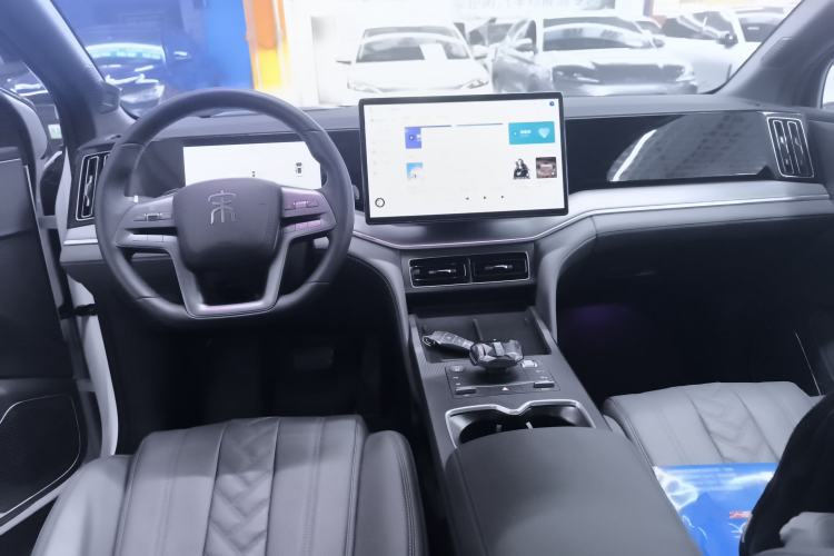 Used BYD Song L DM-i 2025 Intelligent Driving Version 160 km Beyond-Range Type Center Console