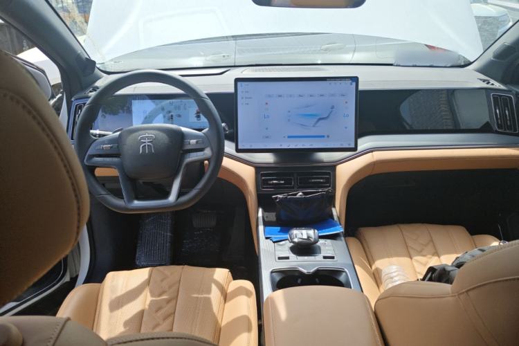 Used BYD Song L DM-i 2025 Intelligent Driving Version 160 km Beyond-Range Type Center Console